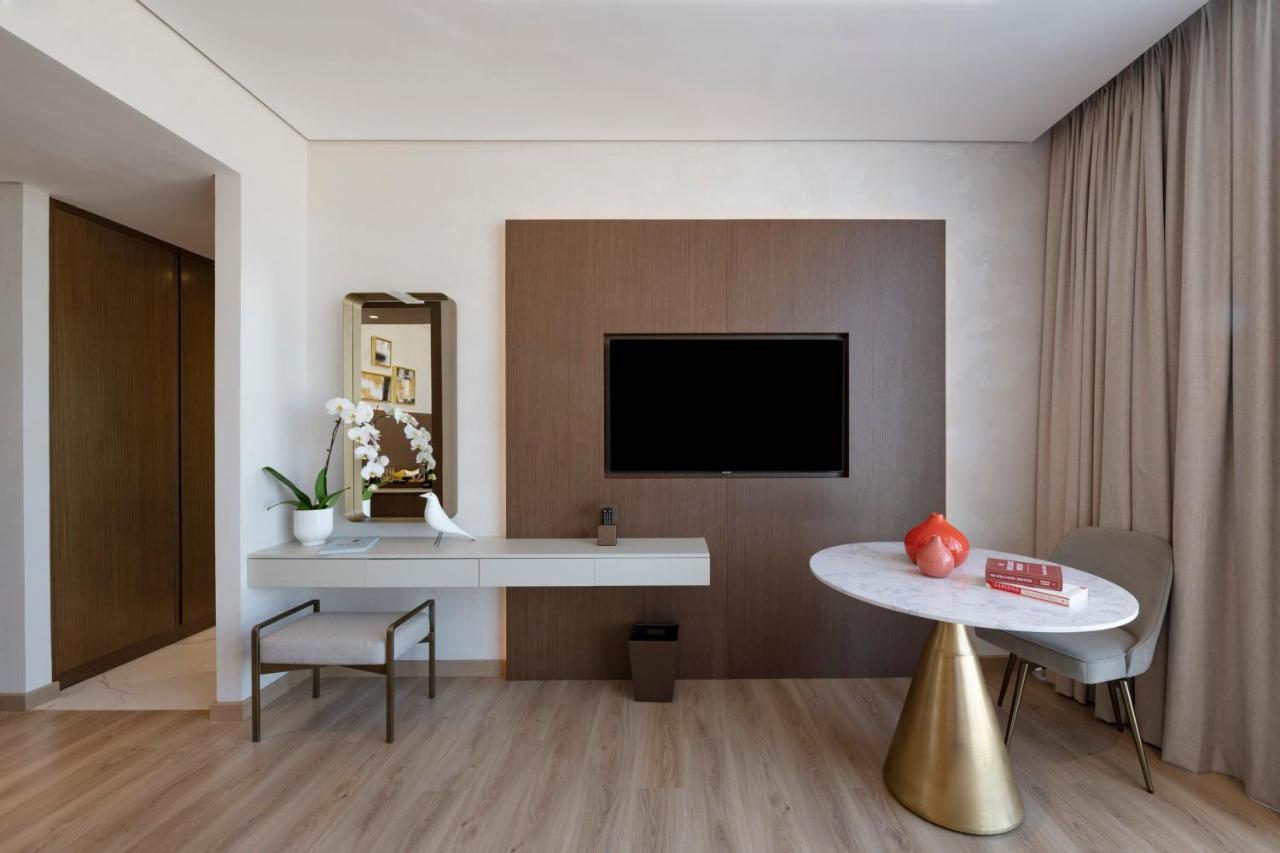Movenpick Jumeirah Village Triangle Дубай Экстерьер фото A room at the hotel