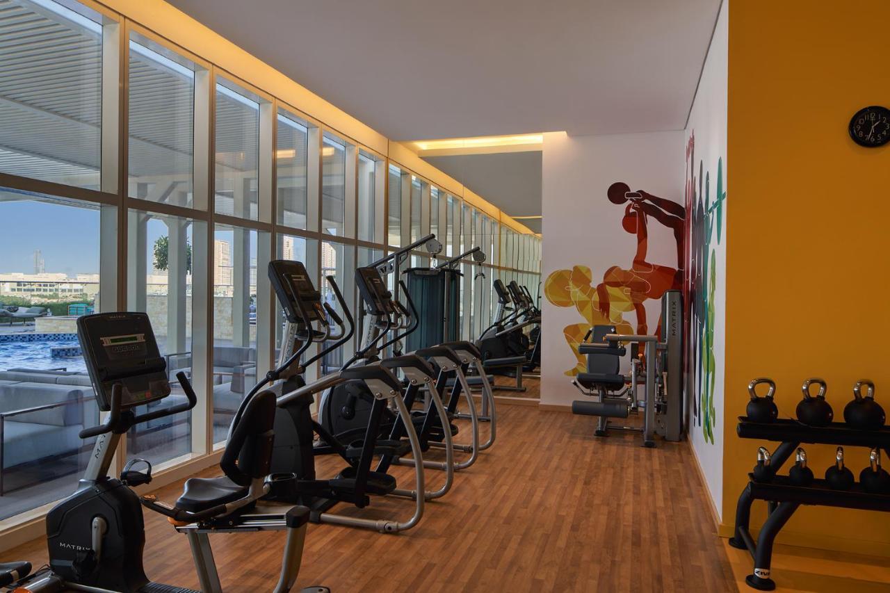 Movenpick Jumeirah Village Triangle Дубай Экстерьер фото The gym at the hotel