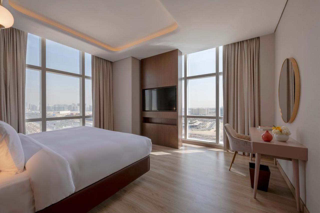 Movenpick Jumeirah Village Triangle Дубай Экстерьер фото A bedroom at the hotel