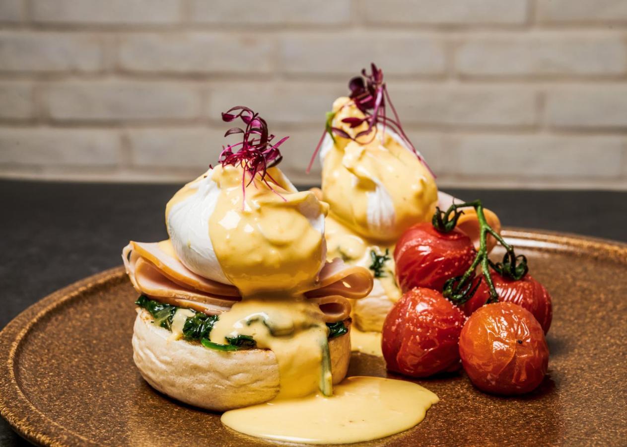 Movenpick Jumeirah Village Triangle Дубай Экстерьер фото Eggs Benedict