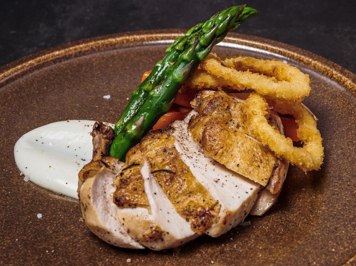 Movenpick Jumeirah Village Triangle Дубай Экстерьер фото A pork chop prepared sous vide