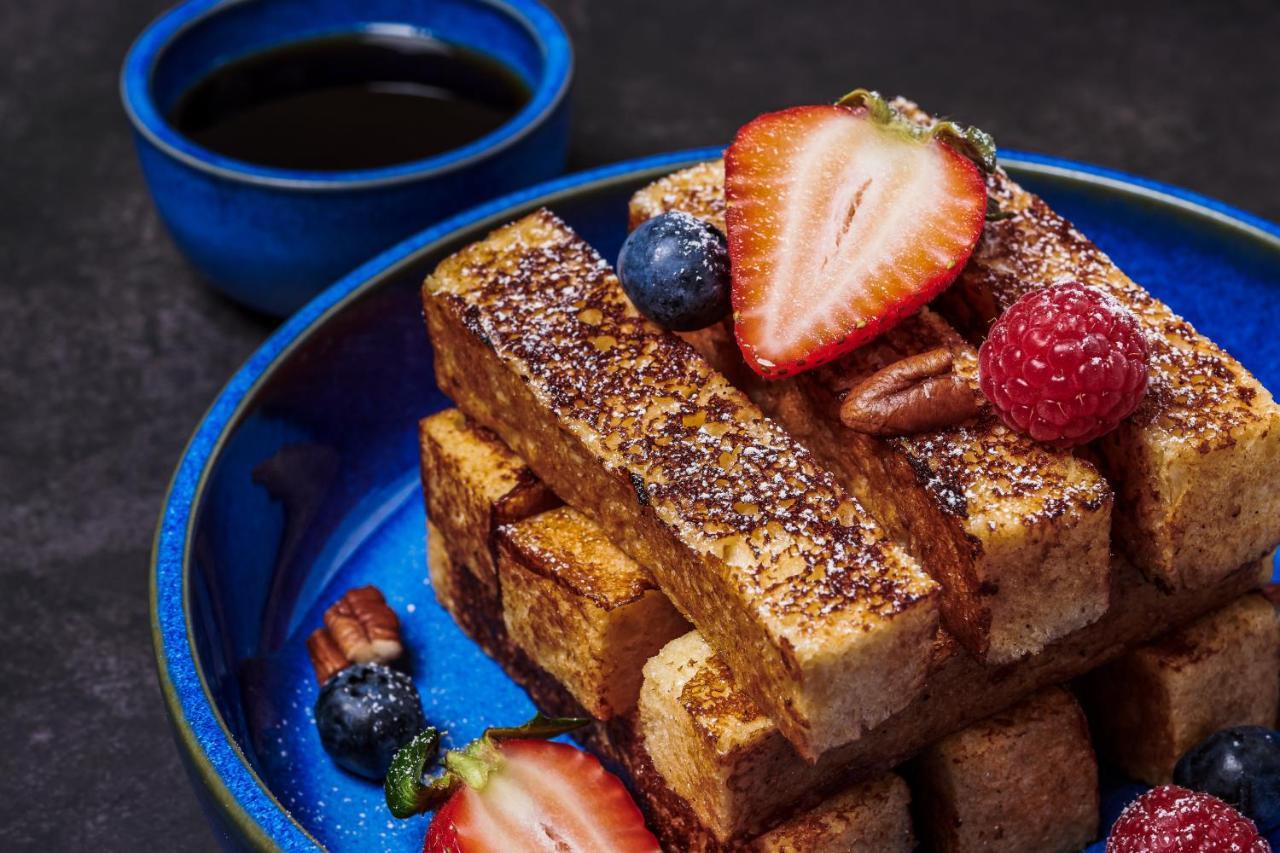 Movenpick Jumeirah Village Triangle Дубай Экстерьер фото French toast
