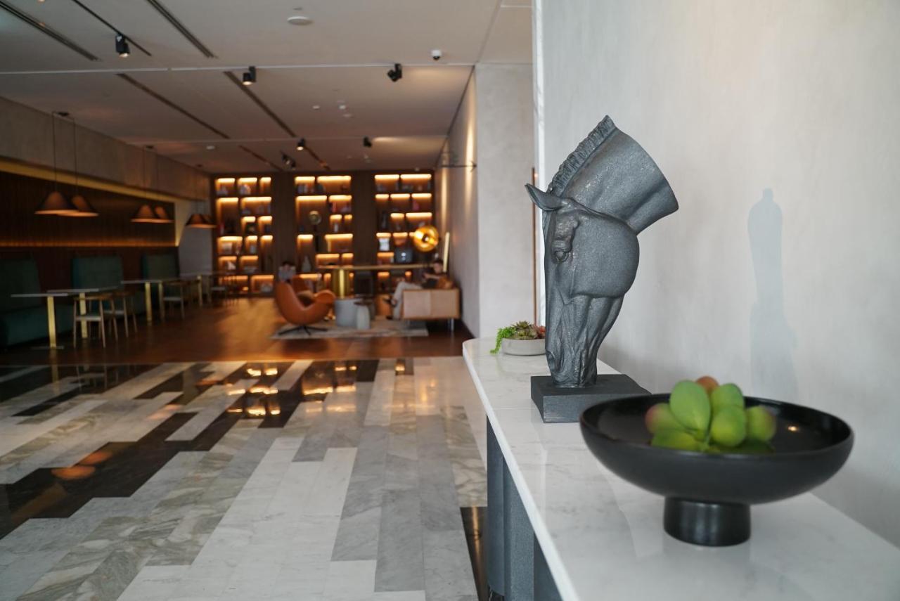 Movenpick Jumeirah Village Triangle Дубай Экстерьер фото The interior of the lounge