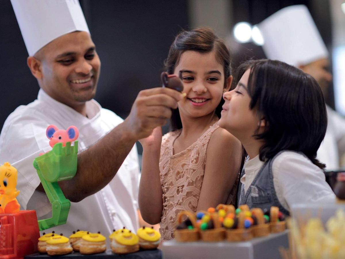 Movenpick Jumeirah Village Triangle Дубай Экстерьер фото A pastry chef at work