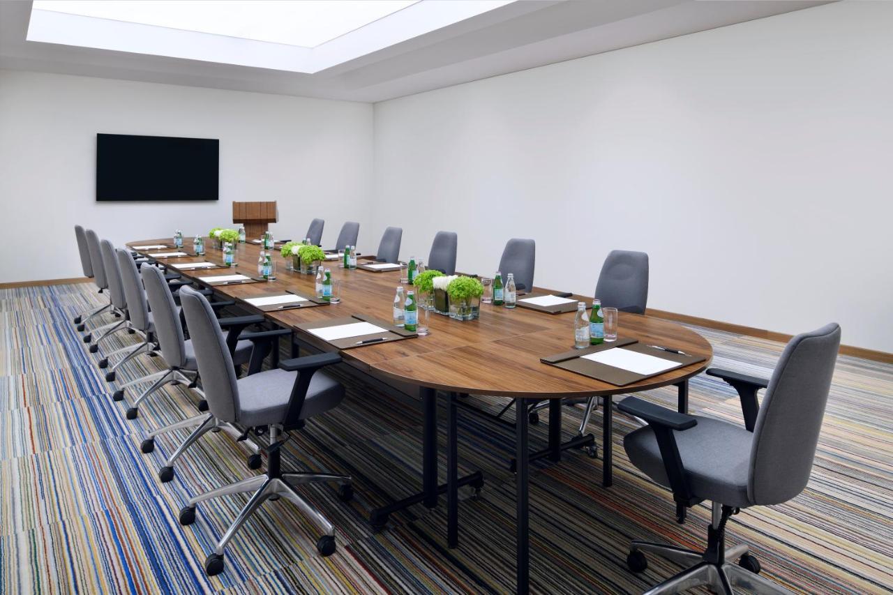 Movenpick Jumeirah Village Triangle Дубай Экстерьер фото A boardroom